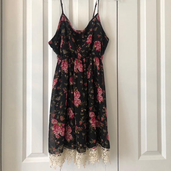 💥💥💥 SOLD💥💥💥 Dress - Picture 4 of 4